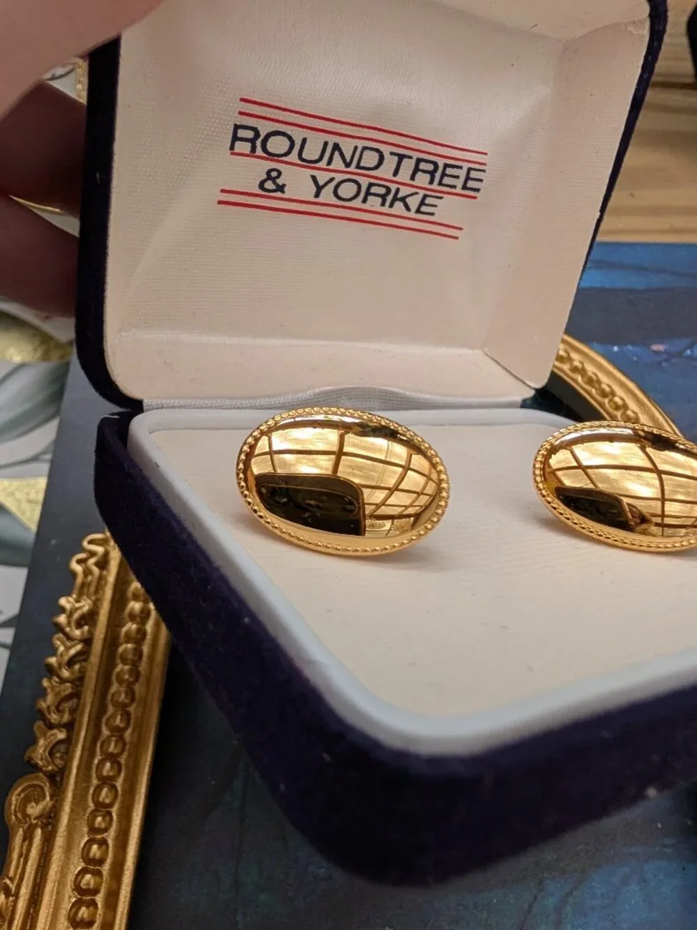 Roundtree & Yorke deadstock vintage gold tone circle cuff links